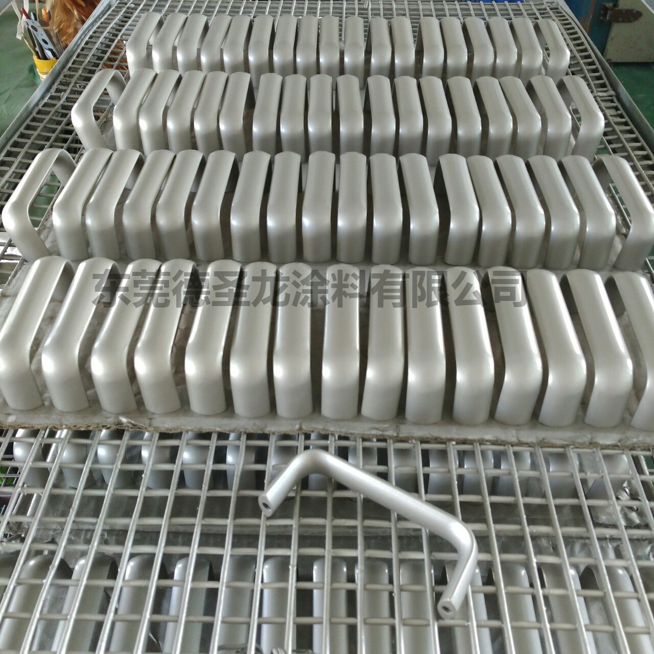 門拉手金屬烤漆應用